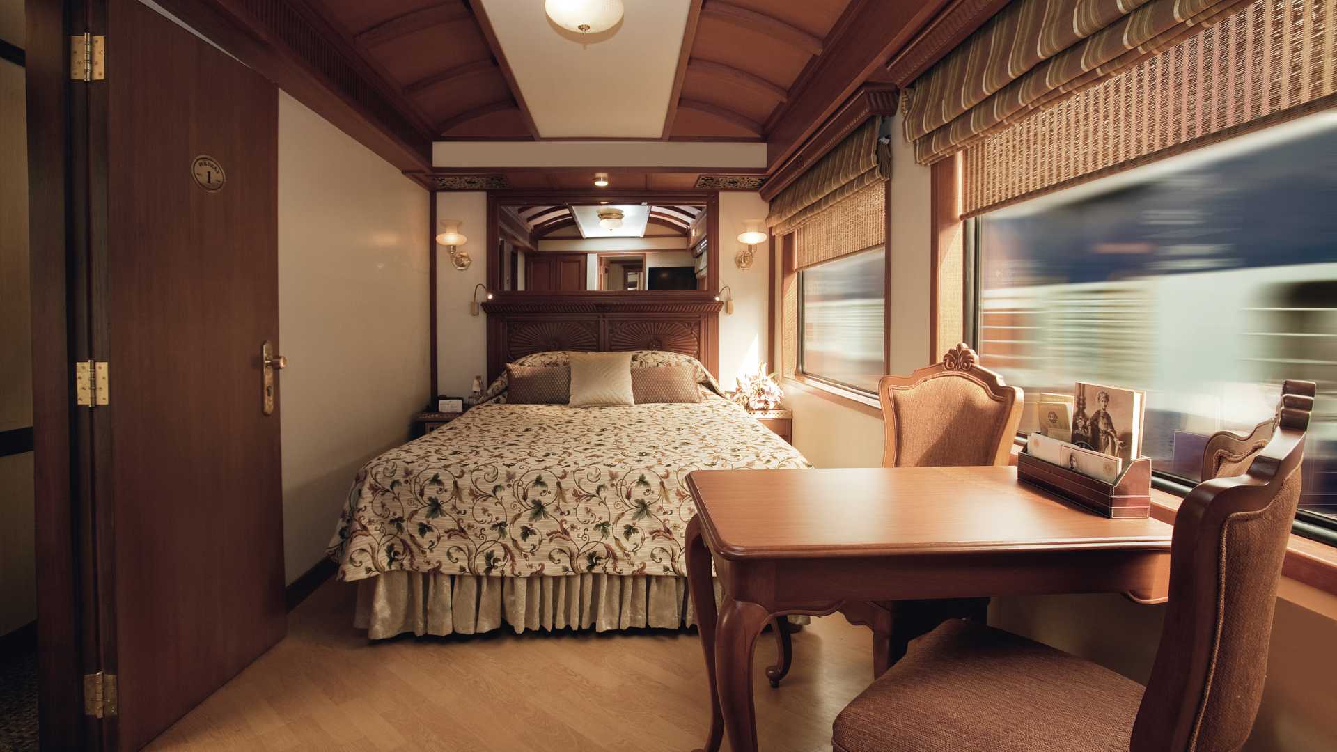 5 Indian Luxury Trains that will take your breath away!